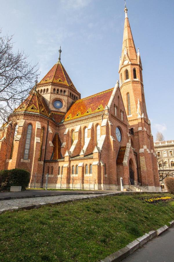 The River Budapest Exterior photo