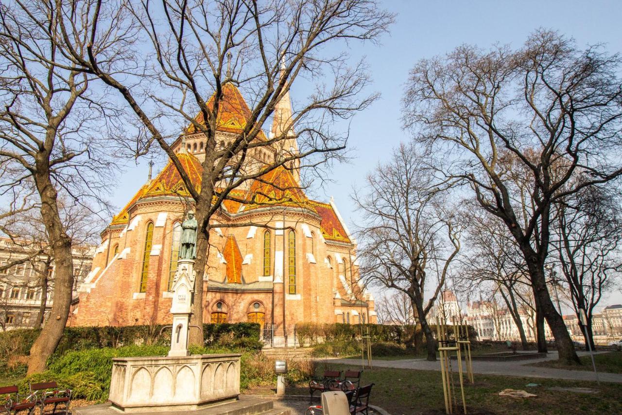 The River Budapest Exterior photo